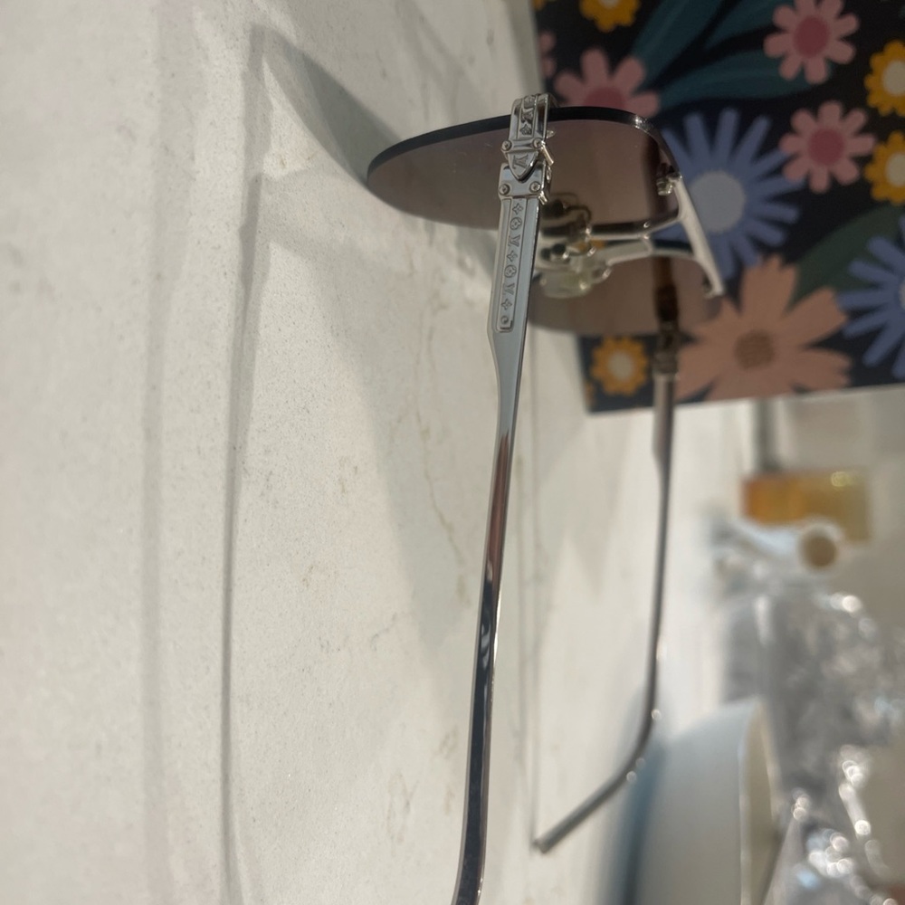 Louis Vuitton Ash Sunglasses - Picture 3 of 4